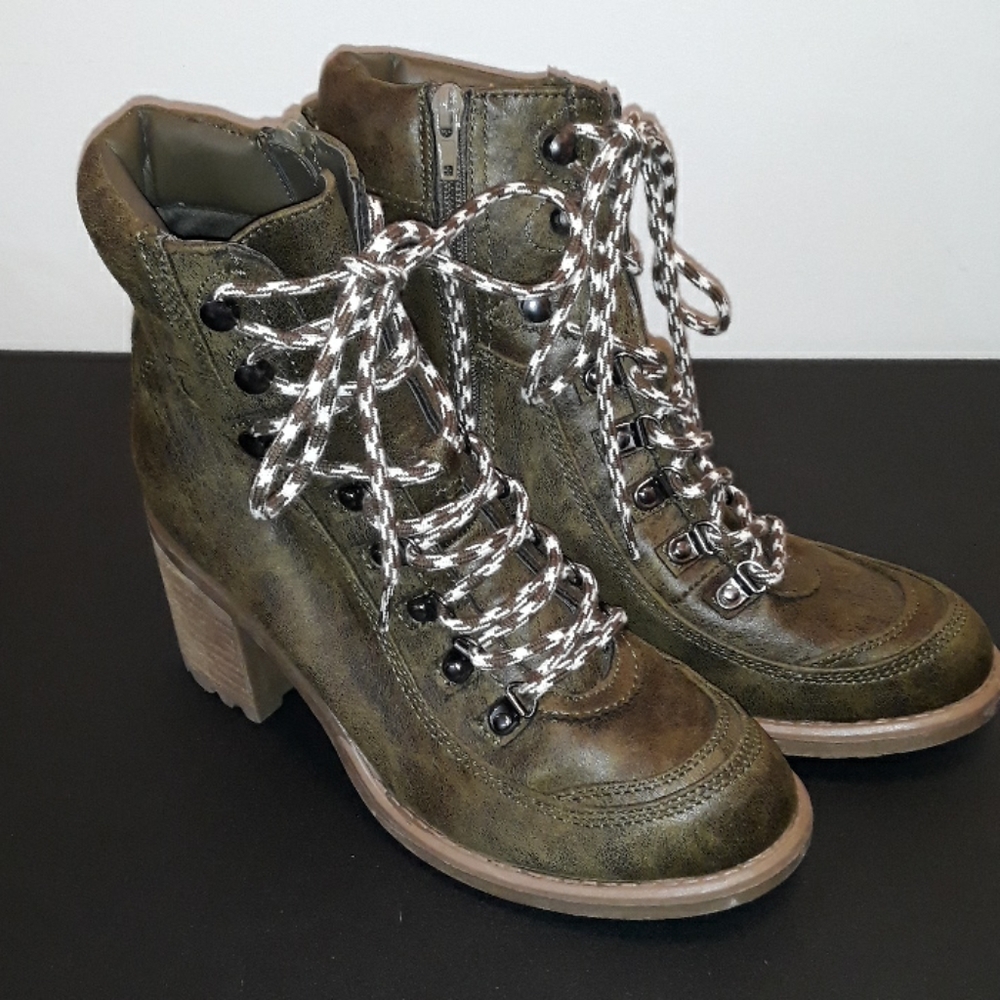 Carlos Santana Olive Lace Up Boots